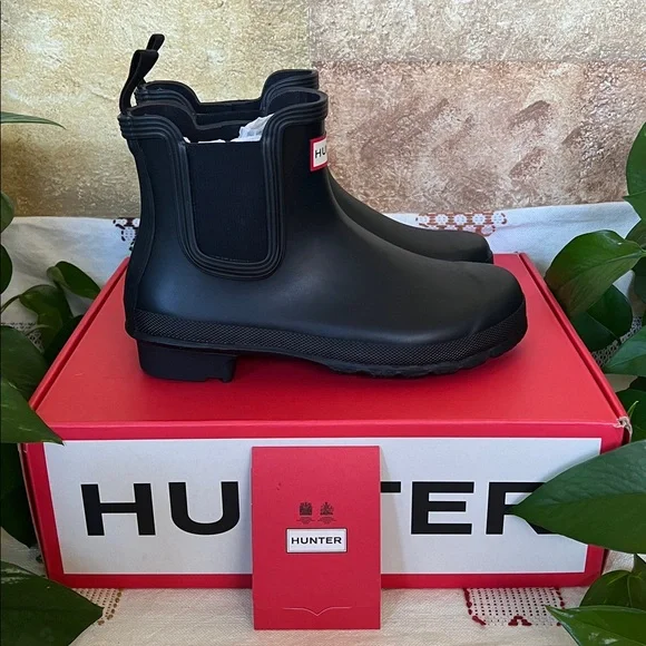 NEW Hunter Women’s Original Chelsea Waterproof Rubber Ankle Rain Boots, Size 7 - Picture 4 of 16